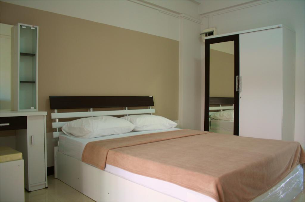 Baanbudsarin Apartment Sing Buri Eksteriør billede